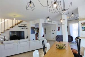 Villa di 496 m² con più di 5 locali e box auto dop