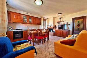 CASA SEMINDIPENDENTE A GUALDO TADINO