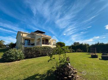 Villa indipendente, immersa nel verde