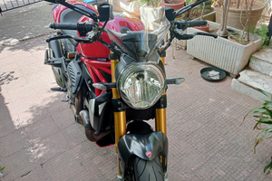 Ducati Monster 1200s