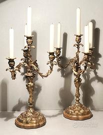 COPPIA di antichi CANDELIERI in bronzo