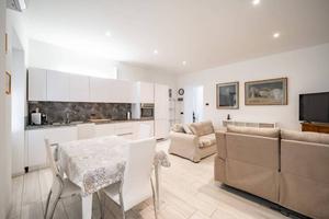 Casa indipendente di 224 m² con più di 5 locali a 