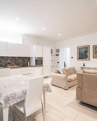 Casa indipendente di 224 m² con più di 5 locali a 