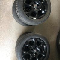 Cerchi alfa romeo neri lucidi