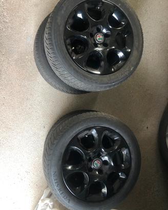Cerchi alfa romeo neri lucidi