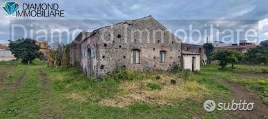 Terreno 15.000 mq con fabbricati a fiumefreddo
