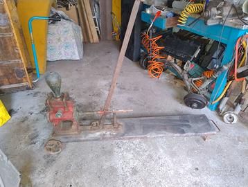 Pompa travaso vino antica