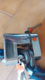 Catena antifurto per moto