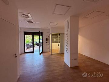 Attività / Licenza di 80 m² con 4 locali a Roma
