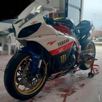 Yamaha R1 Big Bang 