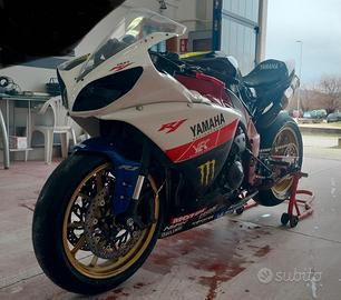 Yamaha R1 Big Bang 