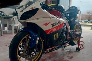 Yamaha R1 Big Bang 