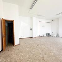 Locale commerciale con magazzino COM302