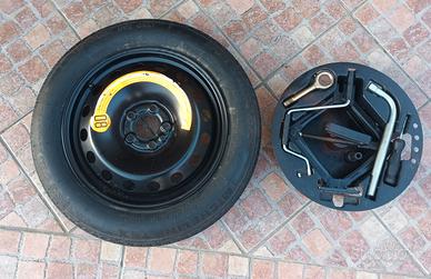 Ruotino di scorta completo di attrezzi