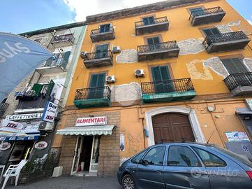 NEGOZIO A NAPOLI