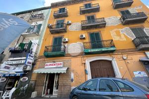 NEGOZIO A NAPOLI