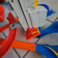 pista automobiline hot  well