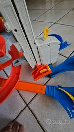 pista automobiline hot  well