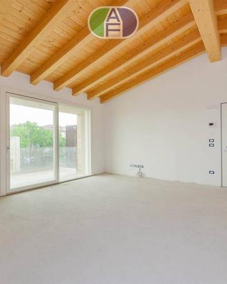 Appartamento di 100 m² con più di 5 locali e box a