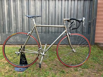 Bicicletta da corsa - acciaio speciale