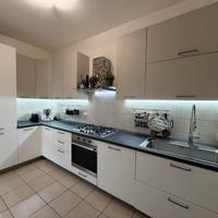 Cucina stosa +tavolo