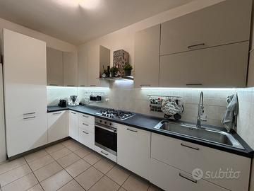 Cucina stosa +tavolo