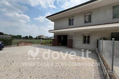 Casa indipendente di 291 m² con più di 5 locali a 