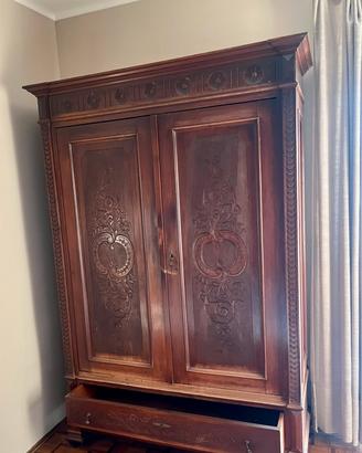 ARMADIO D EPOCA IN LEGNO