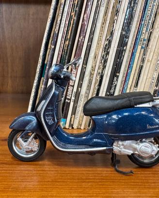 Modellino vespa maisto