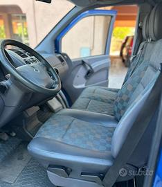 Minibus Mercedes Vito