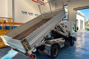 Furgone Ribaltabile Nissan Gru Pesci Anno 2011