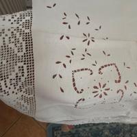 1 lenzuolo sopra molto ricamato