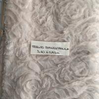 Stock di stoffe in finta pelliccia