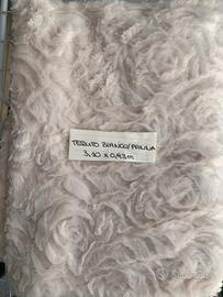 Stock di stoffe in finta pelliccia