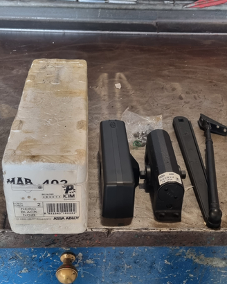 Chiudiporta aerodinamico multiforza Mab 564 plus