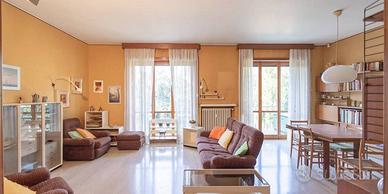 Appartamento di 156 m² con 4 locali e box auto a M
