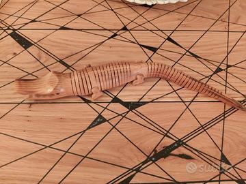 Coccodrillo/Alligatore in legno intagliato a mano