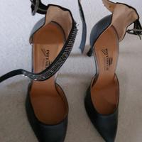 décolleté nera con laccetto alla caviglia 