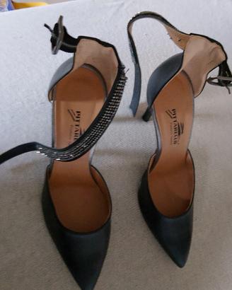 décolleté nera con laccetto alla caviglia 