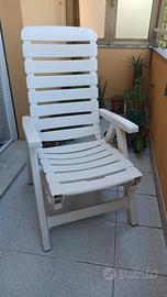 Sedia lettino pieghevole bianca da esterni