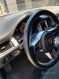 PORSCHE Macan - 2016