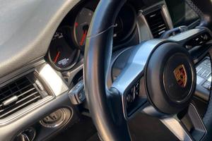 PORSCHE Macan - 2016