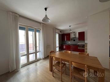 Stanza singola "all inclusive" in appartamento