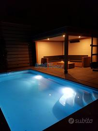 Piscina vetroresina con impianto di filtrazione