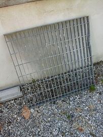 Griglia zincata 52,5 x 52,5 x spessore 2,5 cm.
