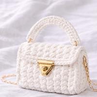 Mini bag intrecciata bianca con dettagli oro