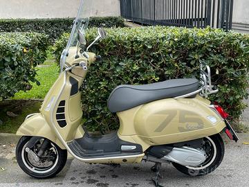 VESPA GTS 300 supertech 75’ anniversario