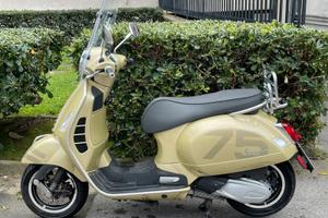 VESPA GTS 300 supertech 75’ anniversario
