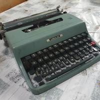 Macchina da Scrivere OLIVETTI LETTERA 32