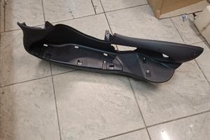 Pedana sinistra orig nuovo Beverly 125 250 500 RST